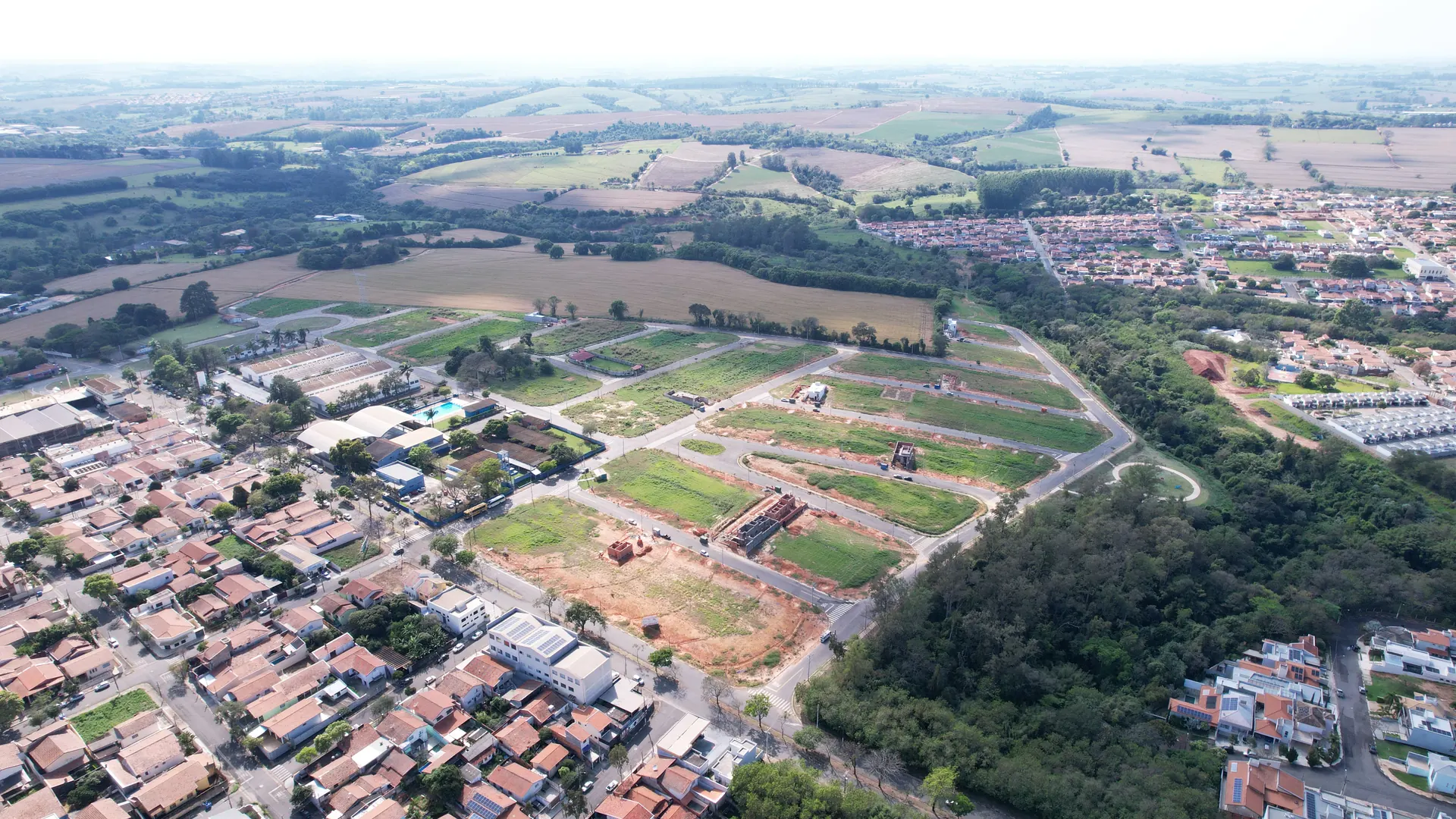 Vista aérea do loteamento ao lado dos bairros já habitados de Cerquilho